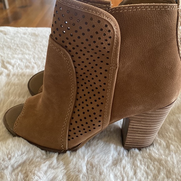 Lucky Brand size 8 peep toe booties. - Picture 3 of 7